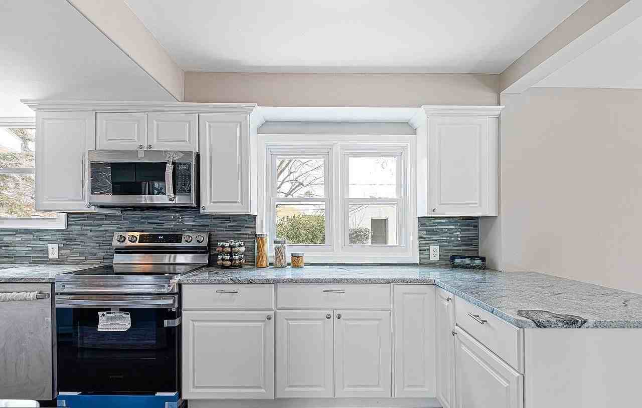 1 Carlo Rd - Photo 4 of 17