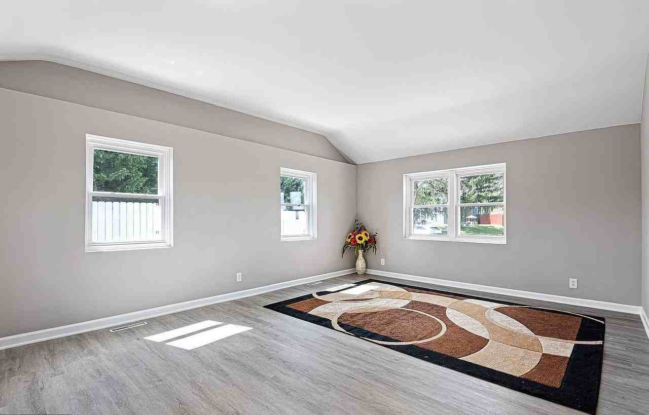 1 Carlo Rd - Photo 6 of 17