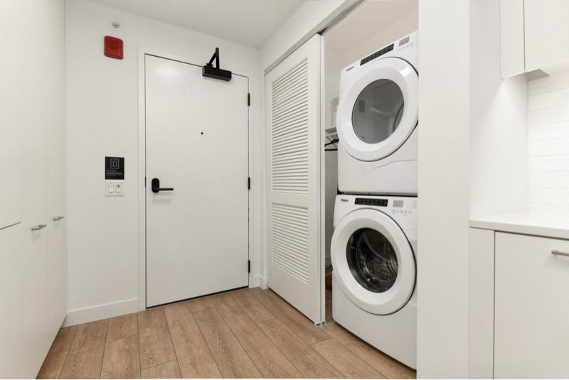 853 W Madison St - Photo 4 of 7