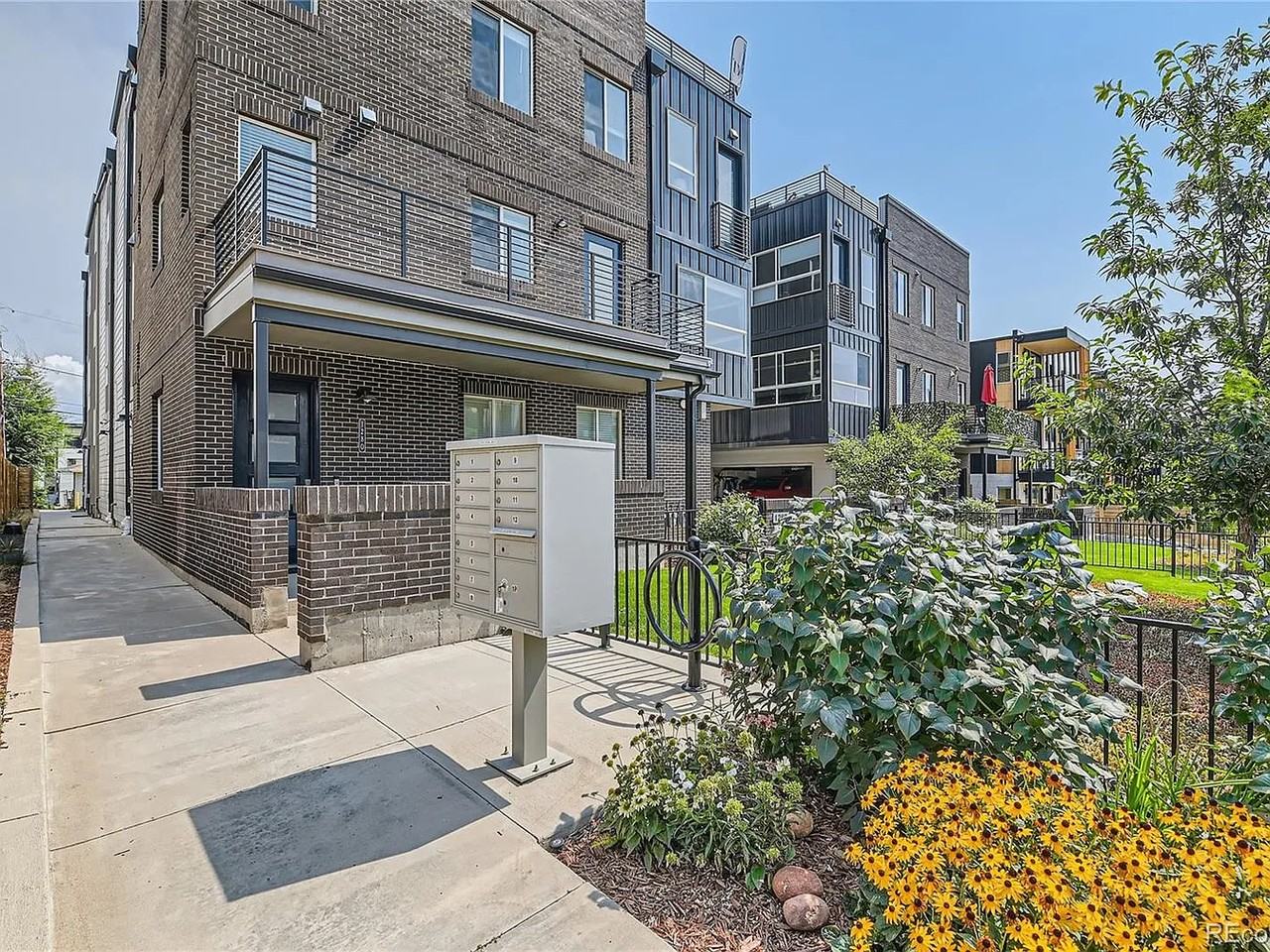 1284 Stuart St - Photo 2 of 12