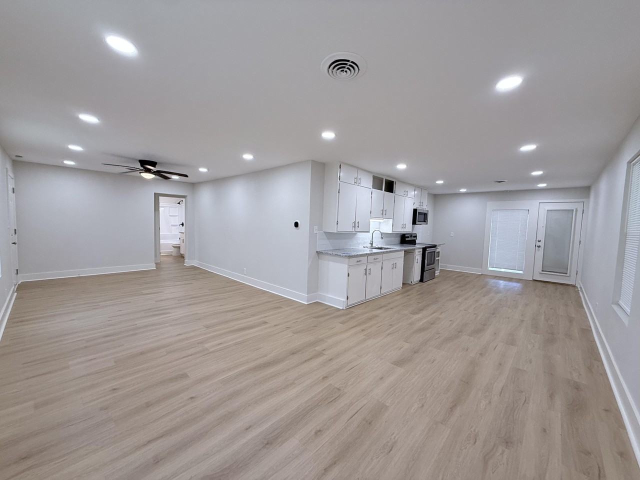 414 12th St Se - Photo 3 of 20