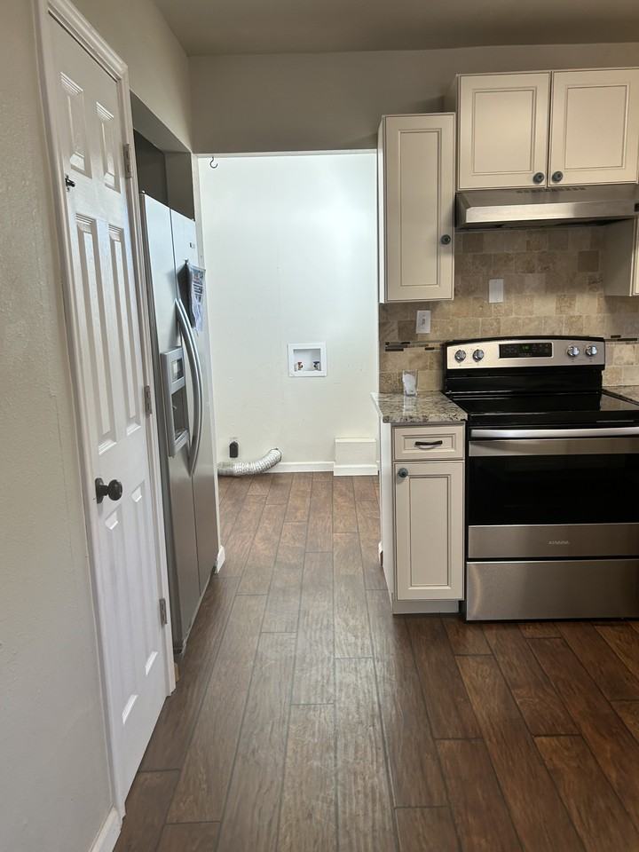 816 Lafayette St - Photo 3 of 17