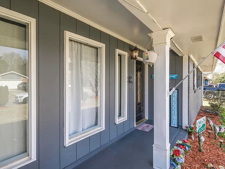 82 Oliver Dr - Photo 2 of 2