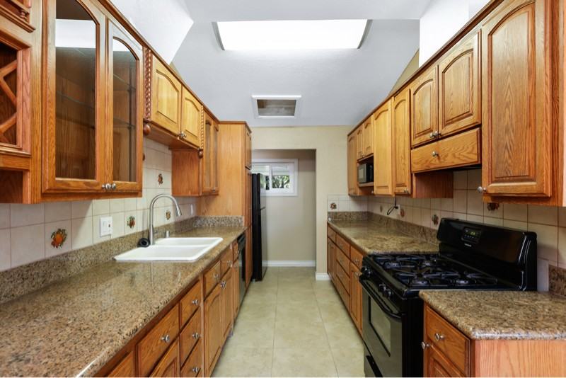 526 N Emerald Dr - Photo 3 of 21