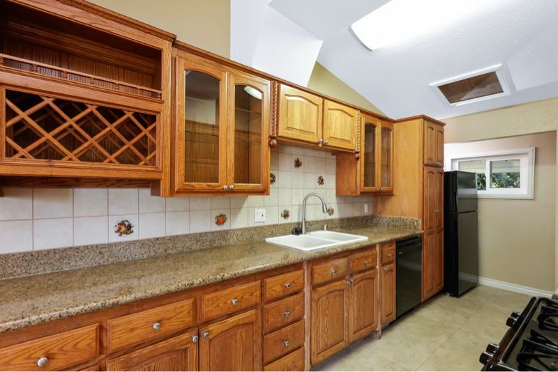 526 N Emerald Dr - Photo 4 of 21