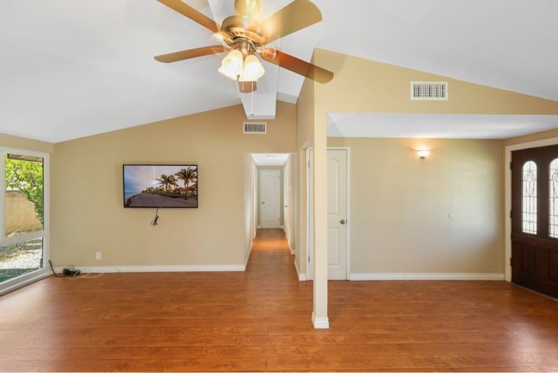 526 N Emerald Dr - Photo 5 of 21