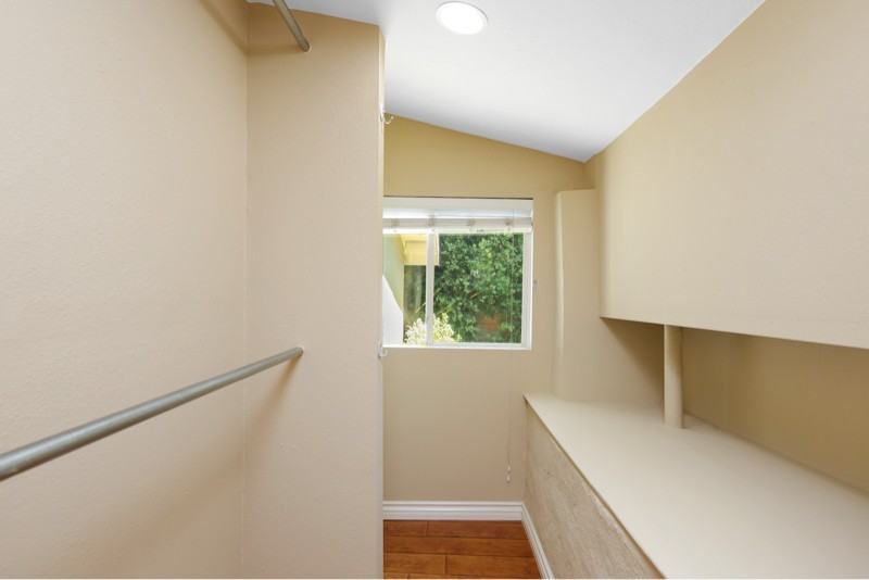 526 N Emerald Dr - Photo 6 of 21