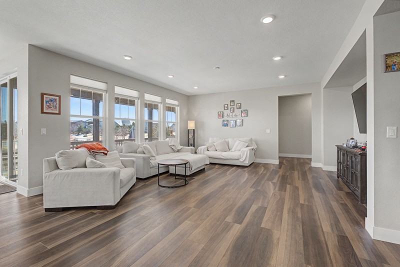 2102 Summerlin Ln - Photo 2 of 20