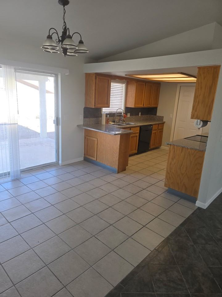 3421 Yavapai Dr - Photo 4 of 13