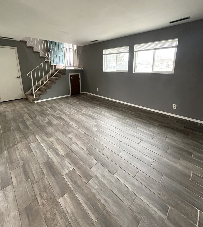 8326 S Carmen Ct #1 - Photo 3 of 12