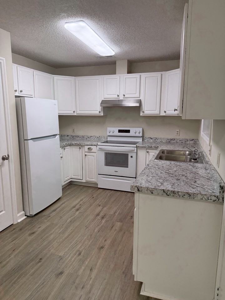 Valdosta Duplexes - Photo 2 of 6