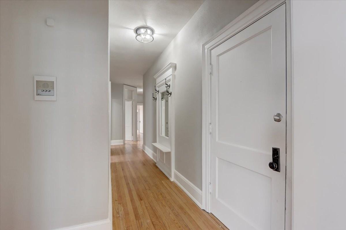 2611 North Stowell Avenue - Photo 2 of 36