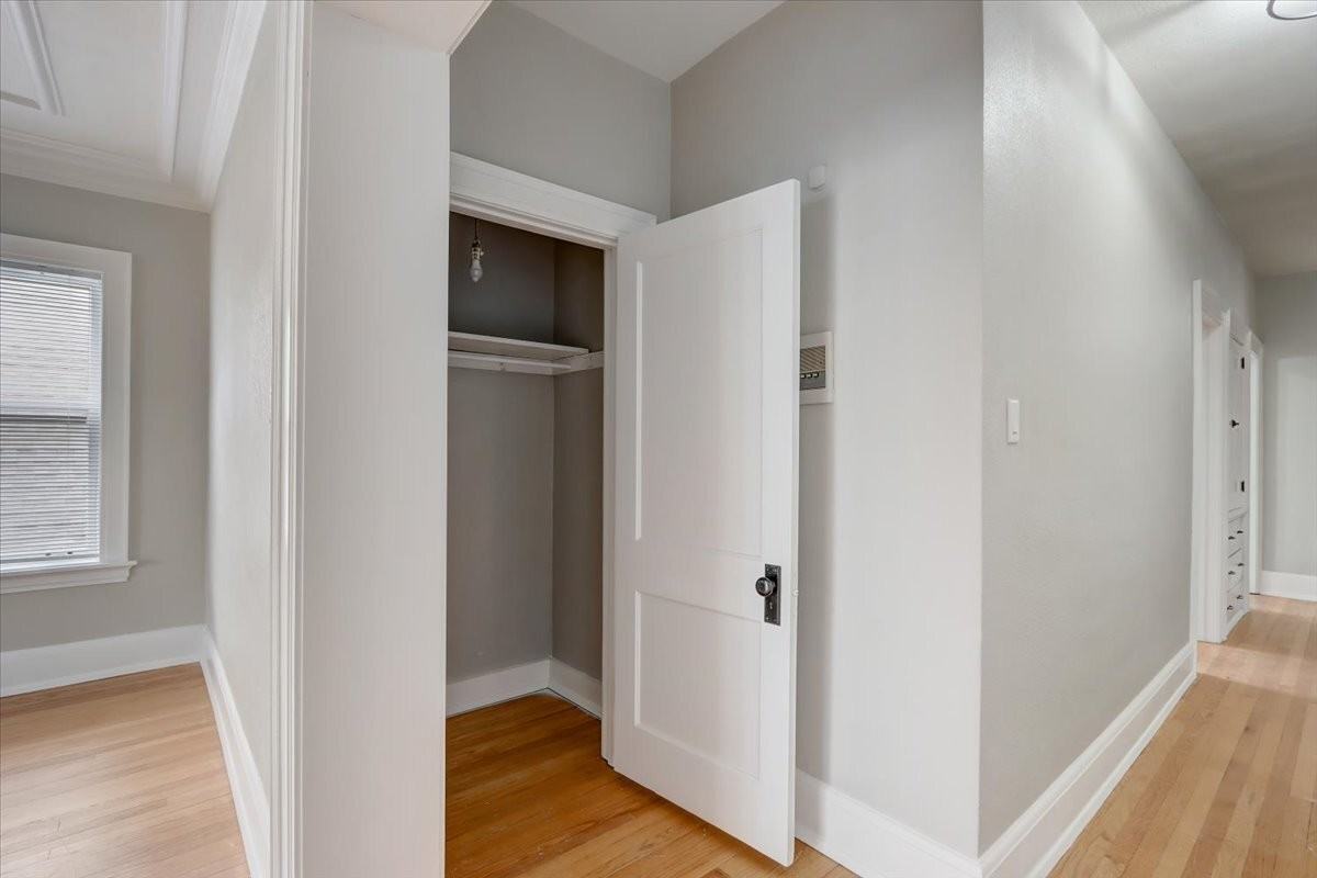 2611 North Stowell Avenue - Photo 3 of 36