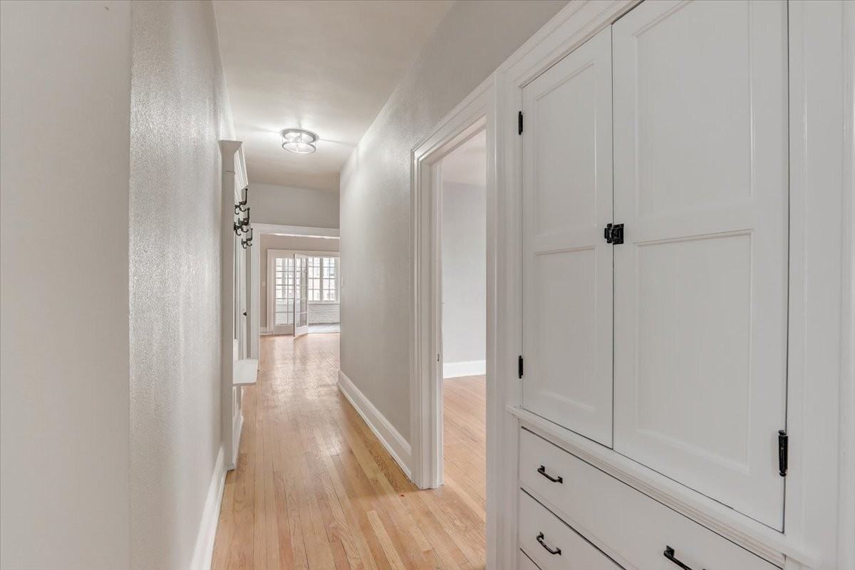 2611 North Stowell Avenue - Photo 4 of 36