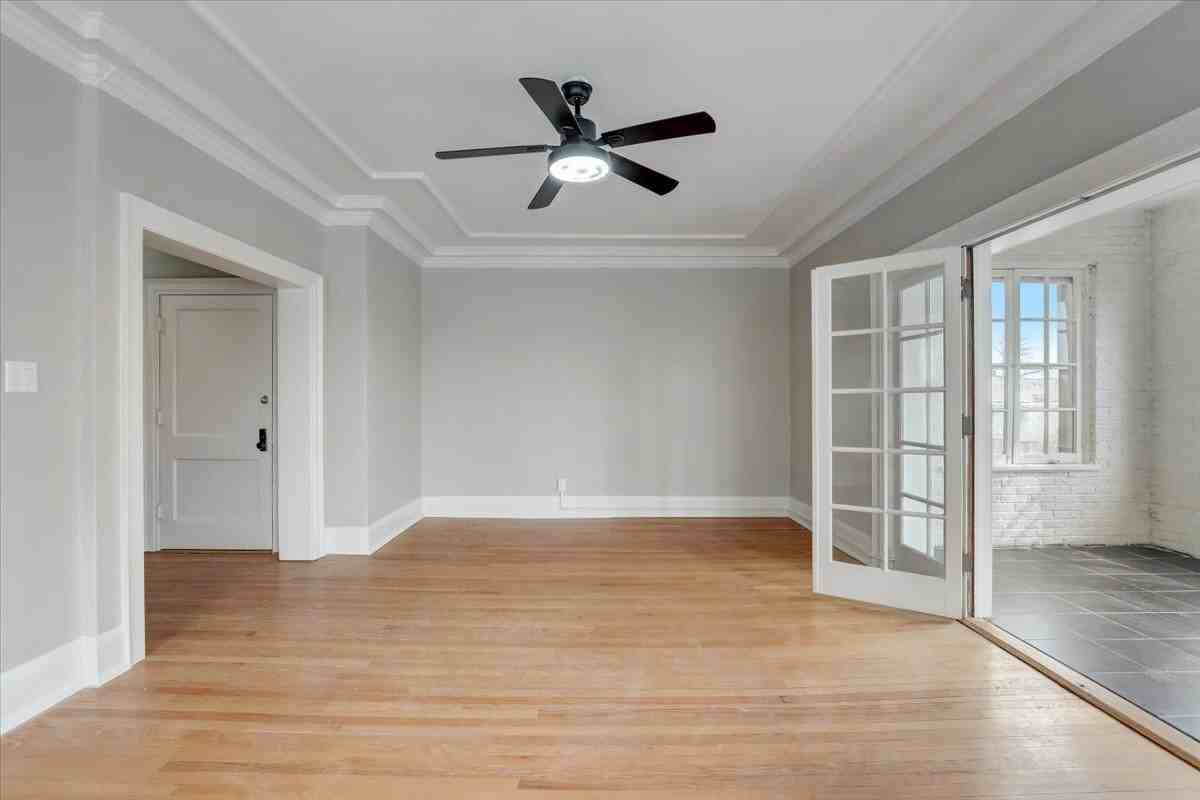 2611 North Stowell Avenue - Photo 7 of 36