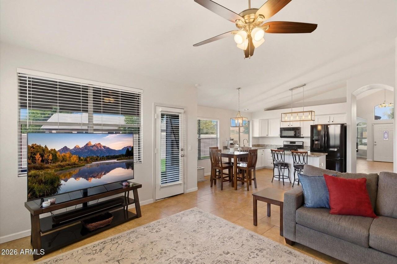 4501 E Melinda Ln - Photo 3 of 21