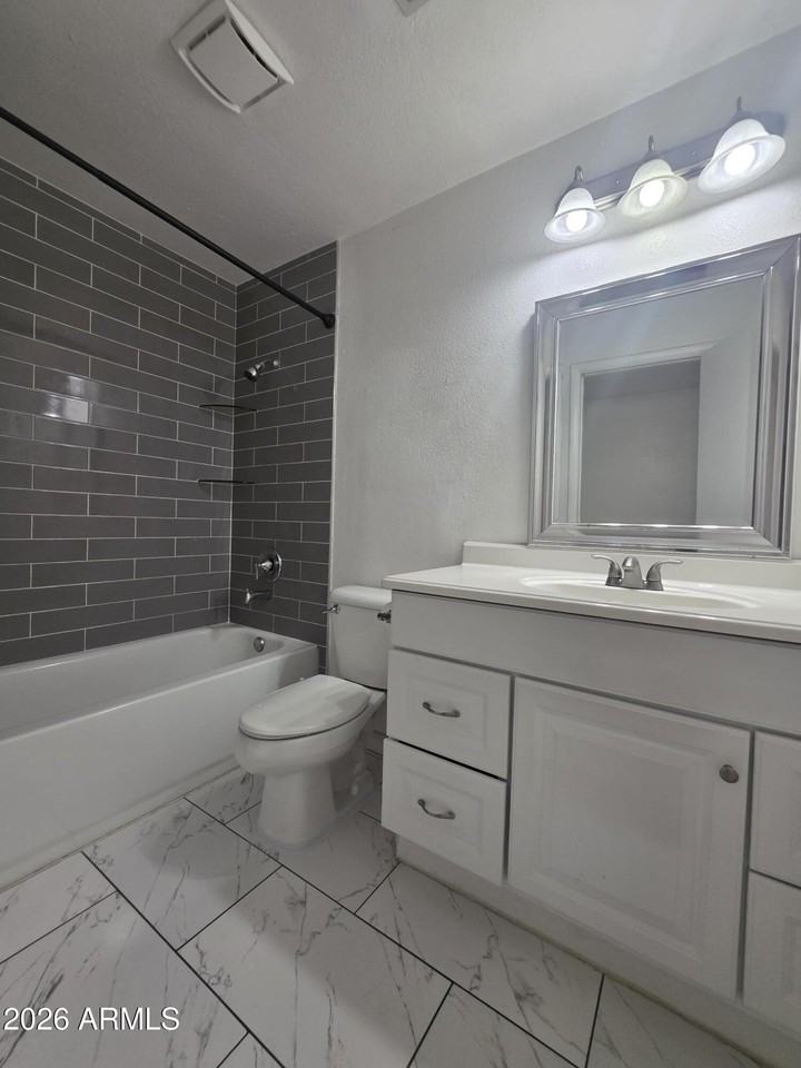 4950 W Stella Ln - Photo 4 of 21