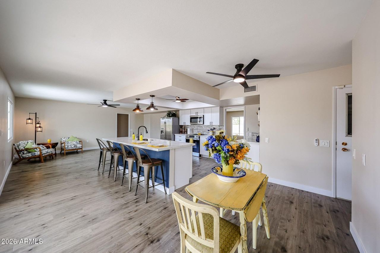 9834 W Emberwood Dr - Photo 6 of 38