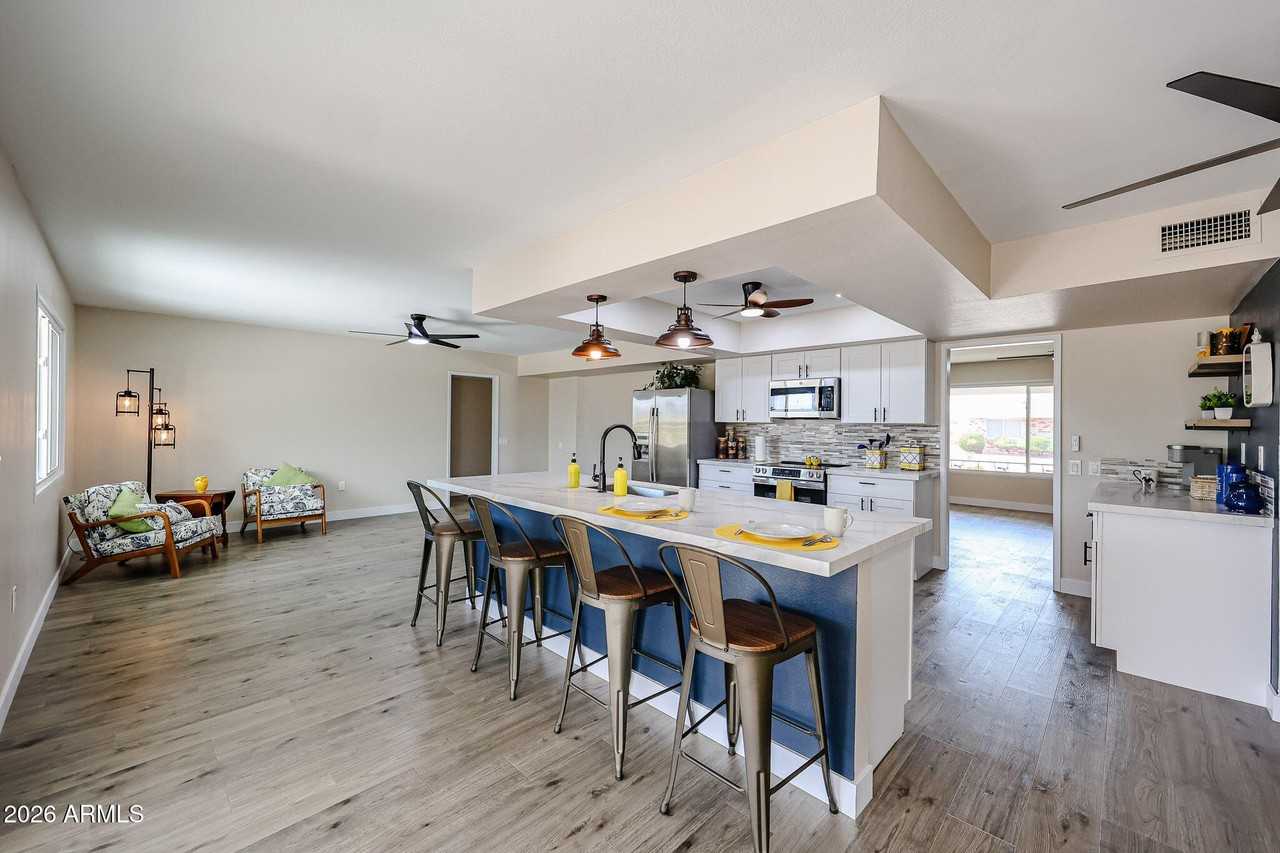 9834 W Emberwood Dr - Photo 7 of 38