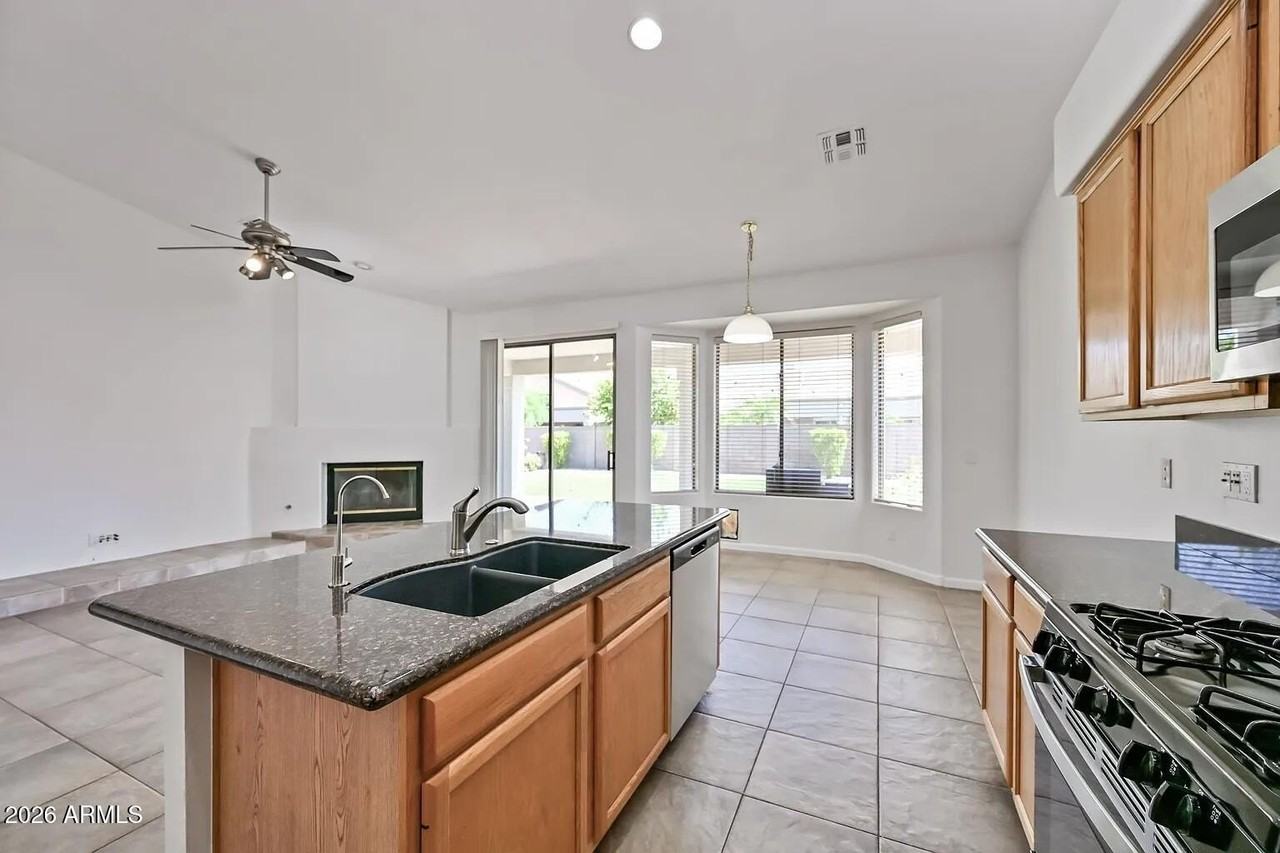 6401 E Waltann Ln - Photo 7 of 18