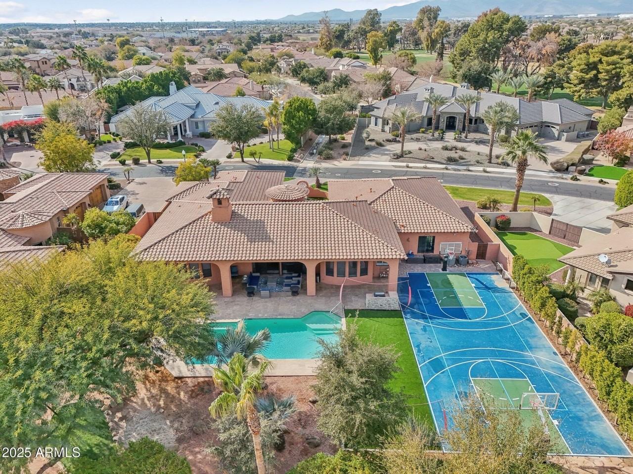 351 N Cloverfield Cir - Photo 2 of 50