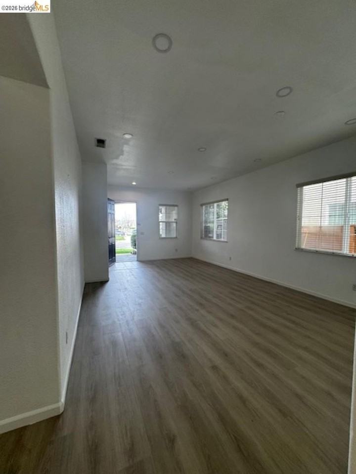 2638 Breaker Way - Photo 4 of 22