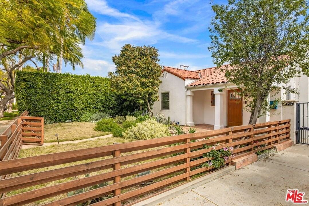 1134 N Poinsettia Pl - Photo 2 of 33