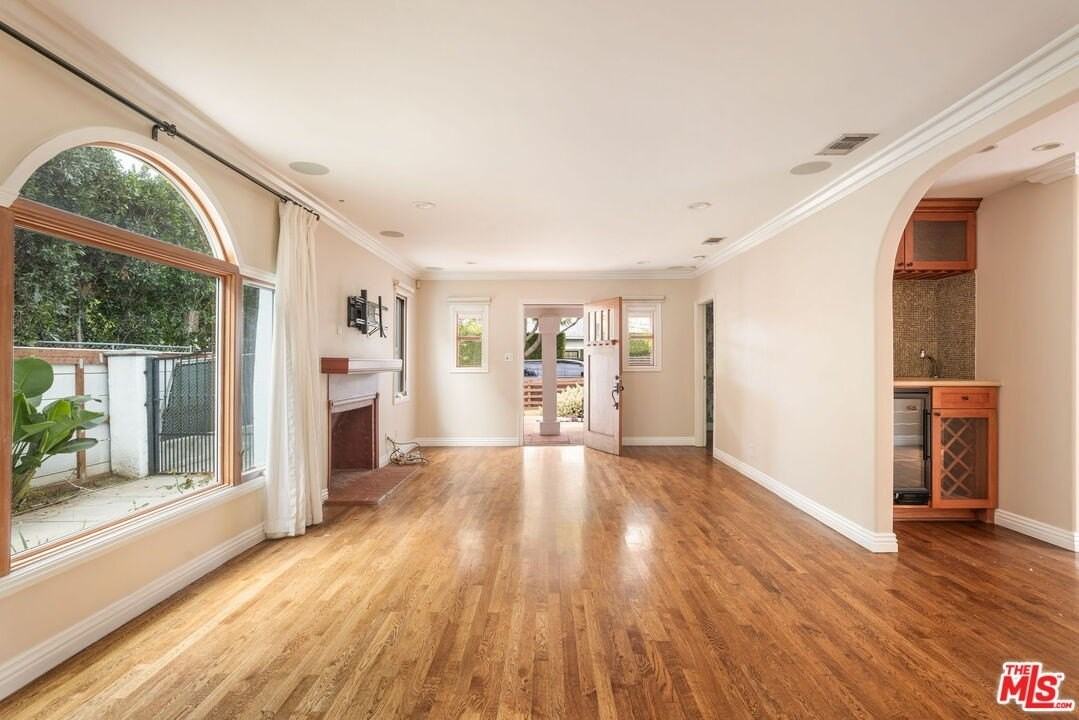 1134 N Poinsettia Pl - Photo 7 of 33