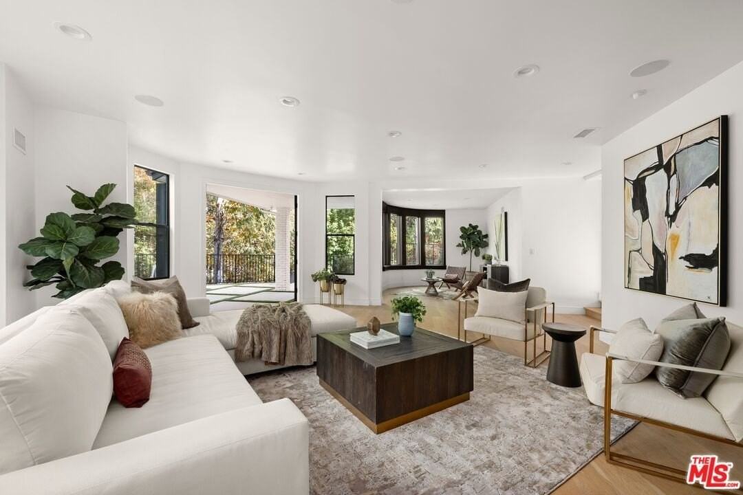 16881 Oak View Dr - Photo 5 of 24