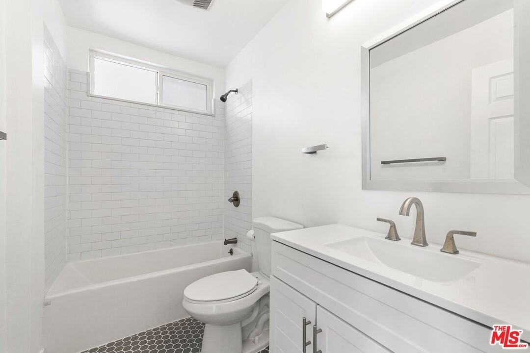 37 29th Ave - Photo 7 of 11