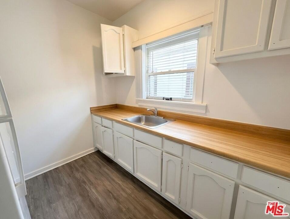 871 W 23rd St - Photo 4 of 5