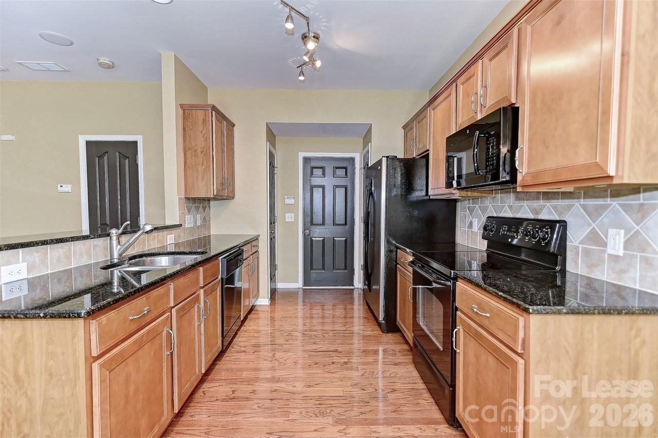 10218 Blakeney Preserve Dr - Photo 5 of 19