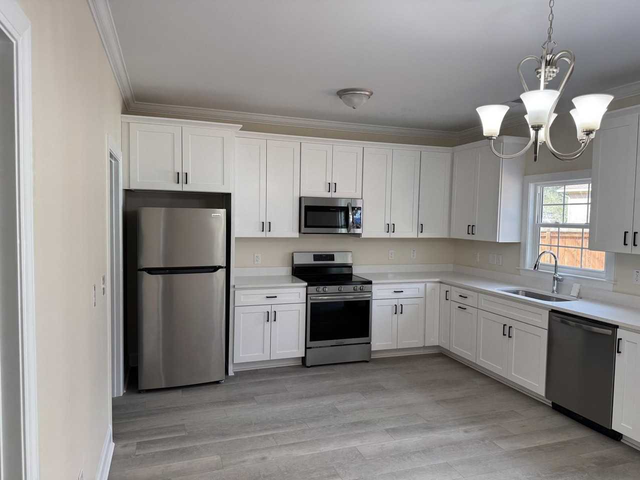 1809 Zelasko Dr - Photo 7 of 23