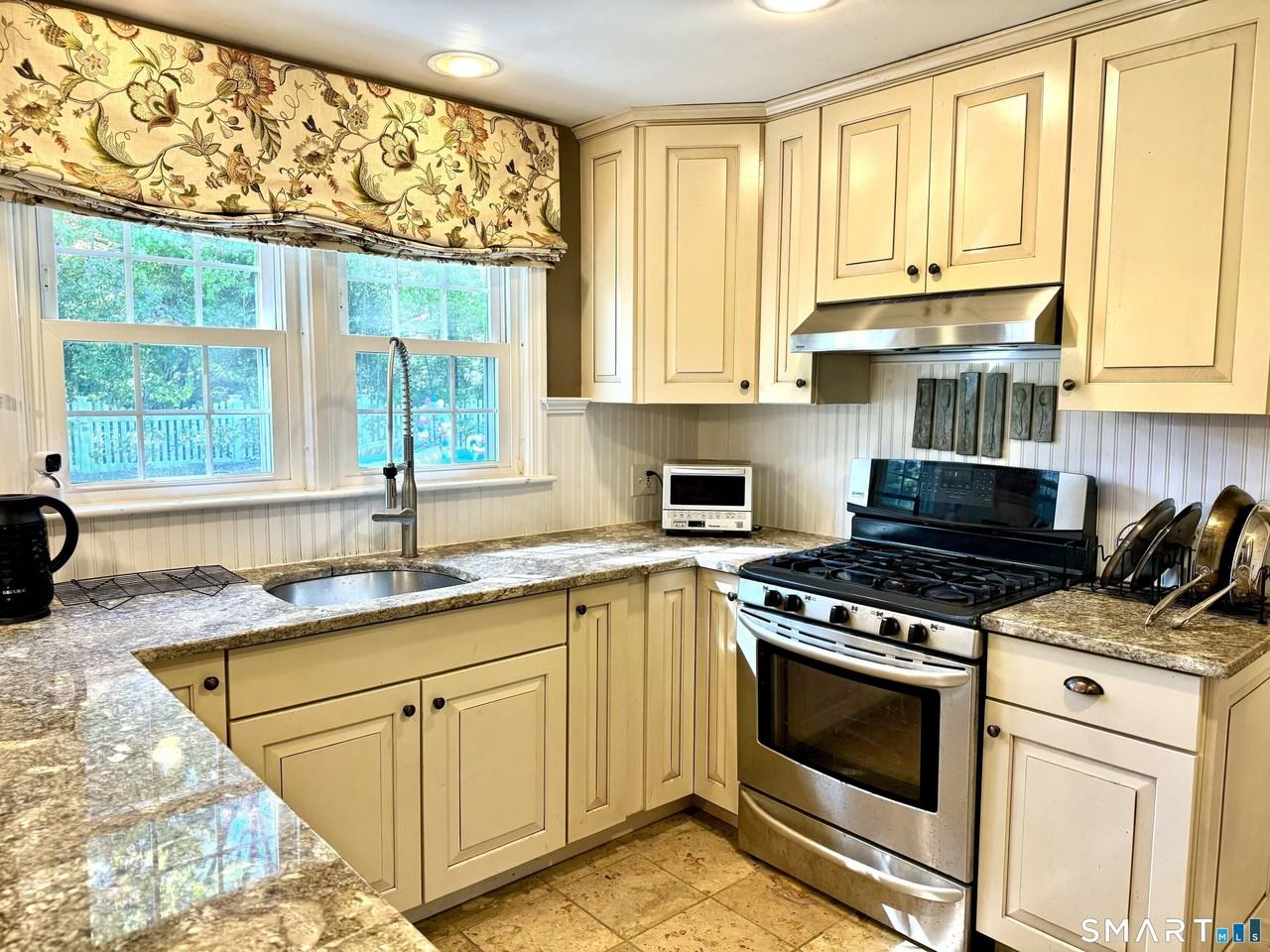 330 Ridge Rd - Photo 6 of 20