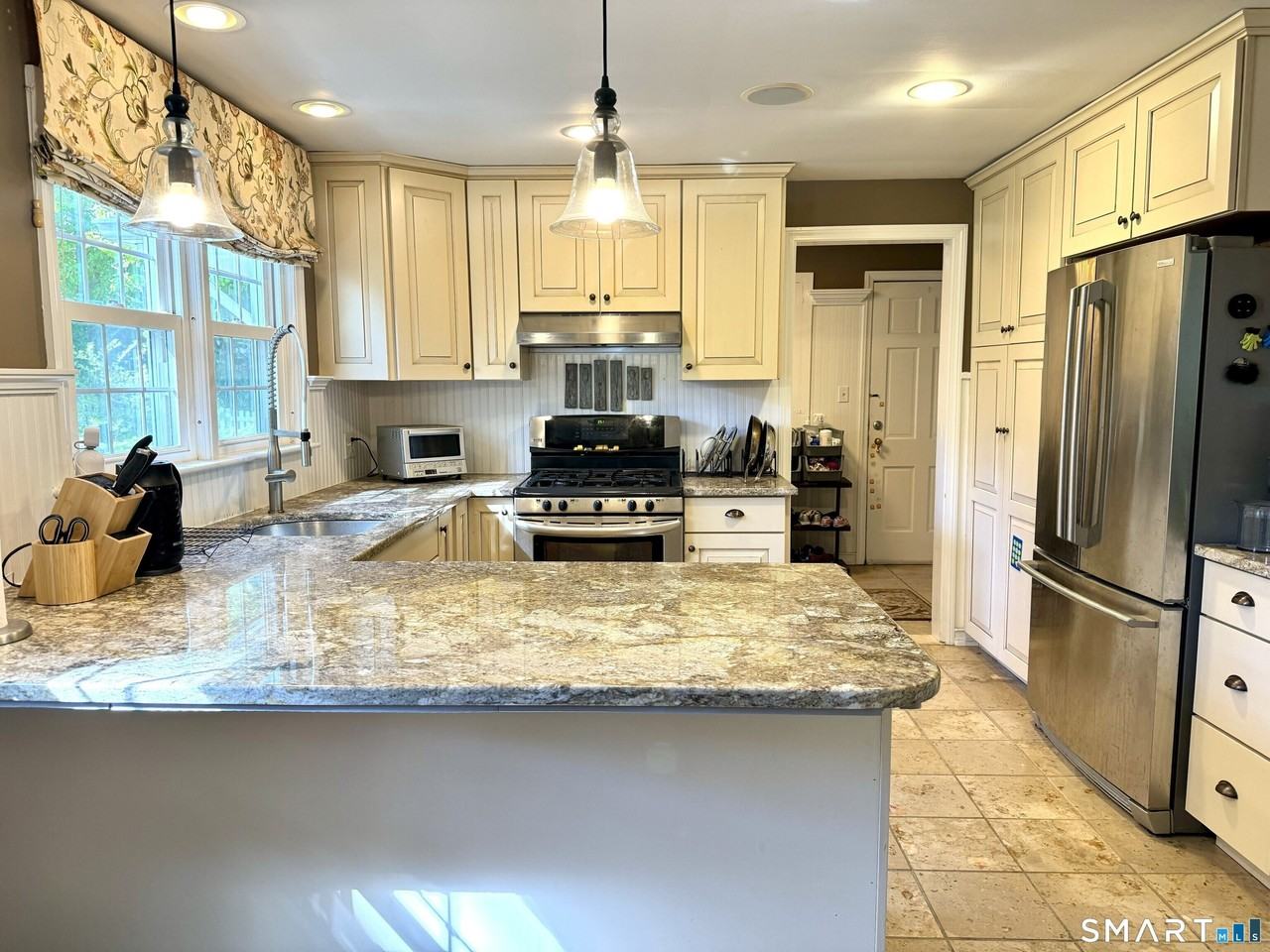 330 Ridge Rd - Photo 7 of 20