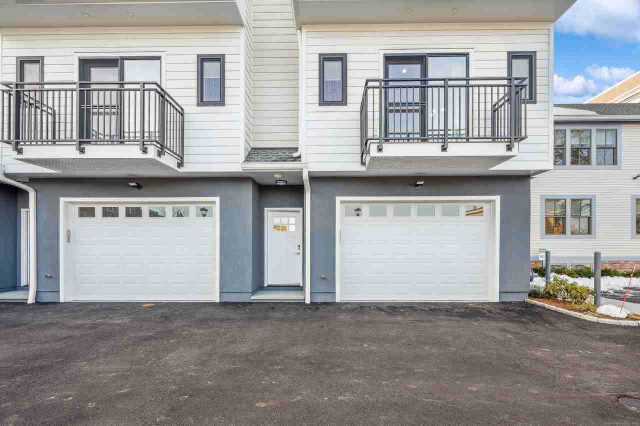 239 Henry St - Photo 4 of 30