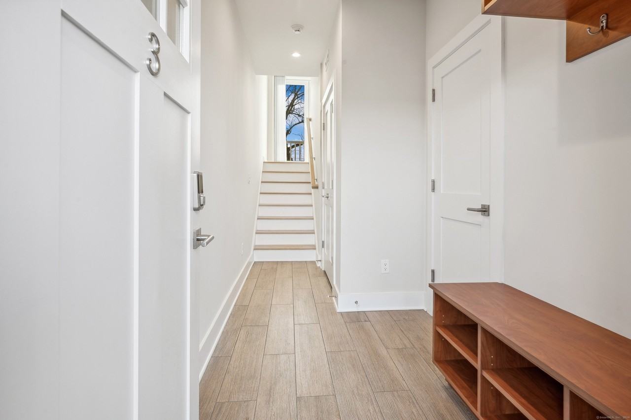 239 Henry St - Photo 5 of 30