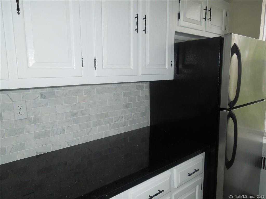 70 Strawberry Hill Ave Apt 1-2d - Photo 4 of 12