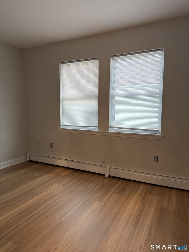 162164 Martin St - Photo 2 of 7