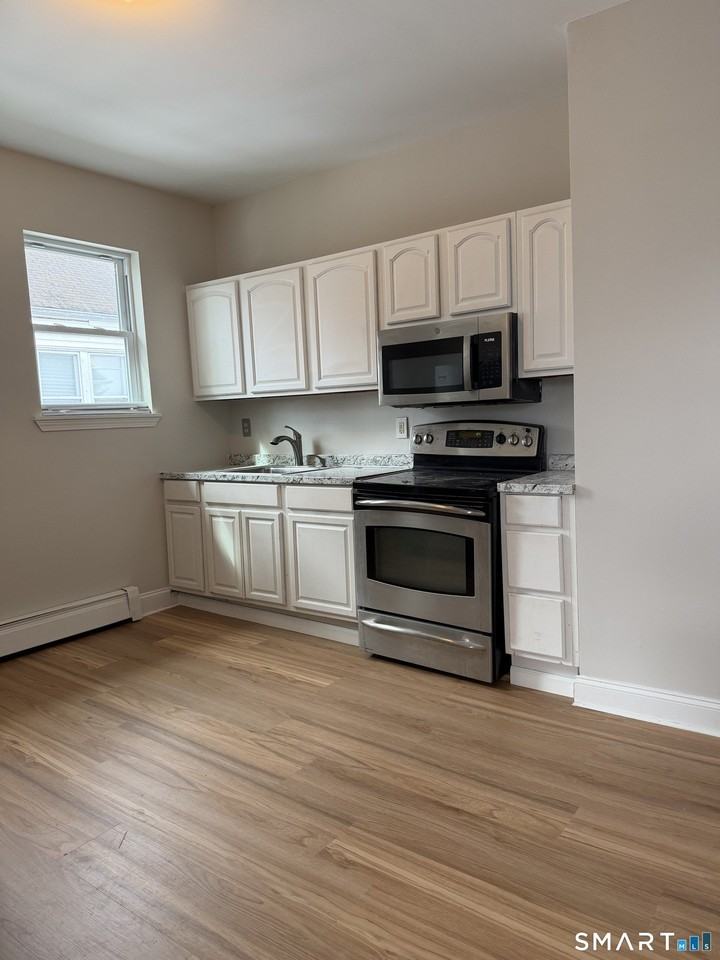 162164 Martin St - Photo 3 of 7
