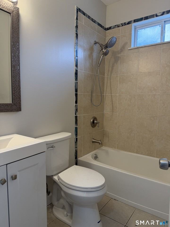 162164 Martin St - Photo 4 of 7
