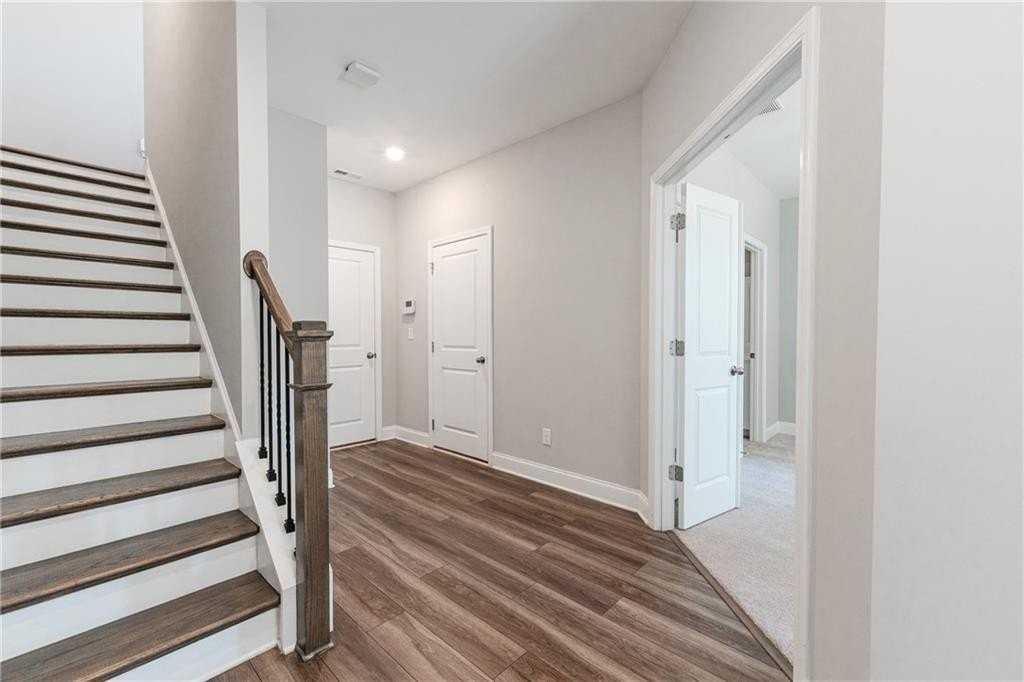 5051 Pinckney Ln - Photo 4 of 50