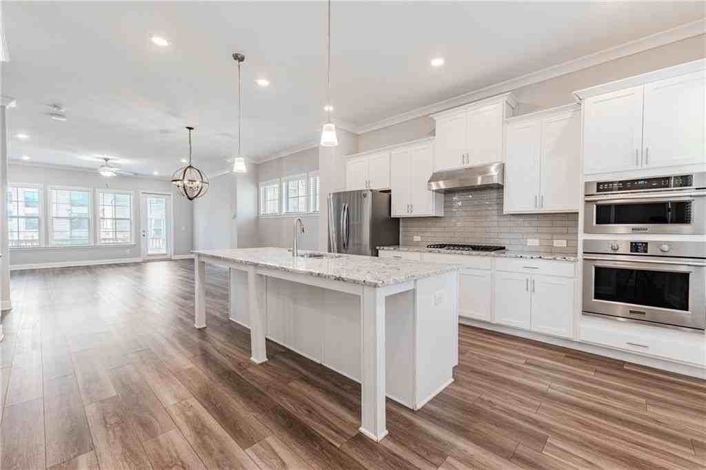 5051 Pinckney Ln - Photo 6 of 50