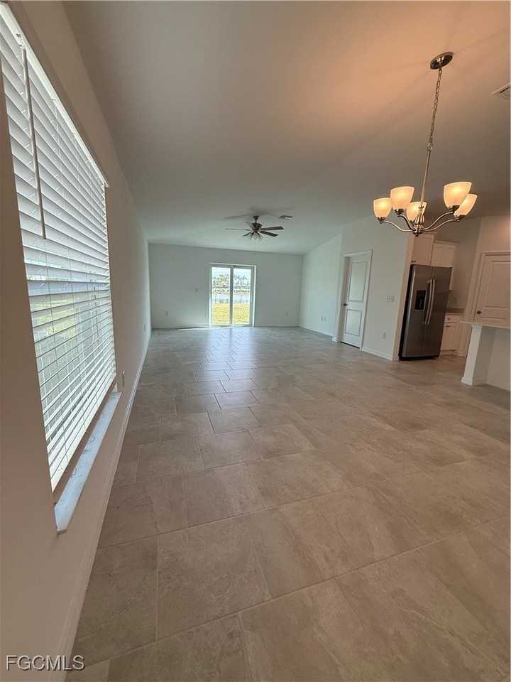 3850 Treasure Oak Way - Photo 4 of 38