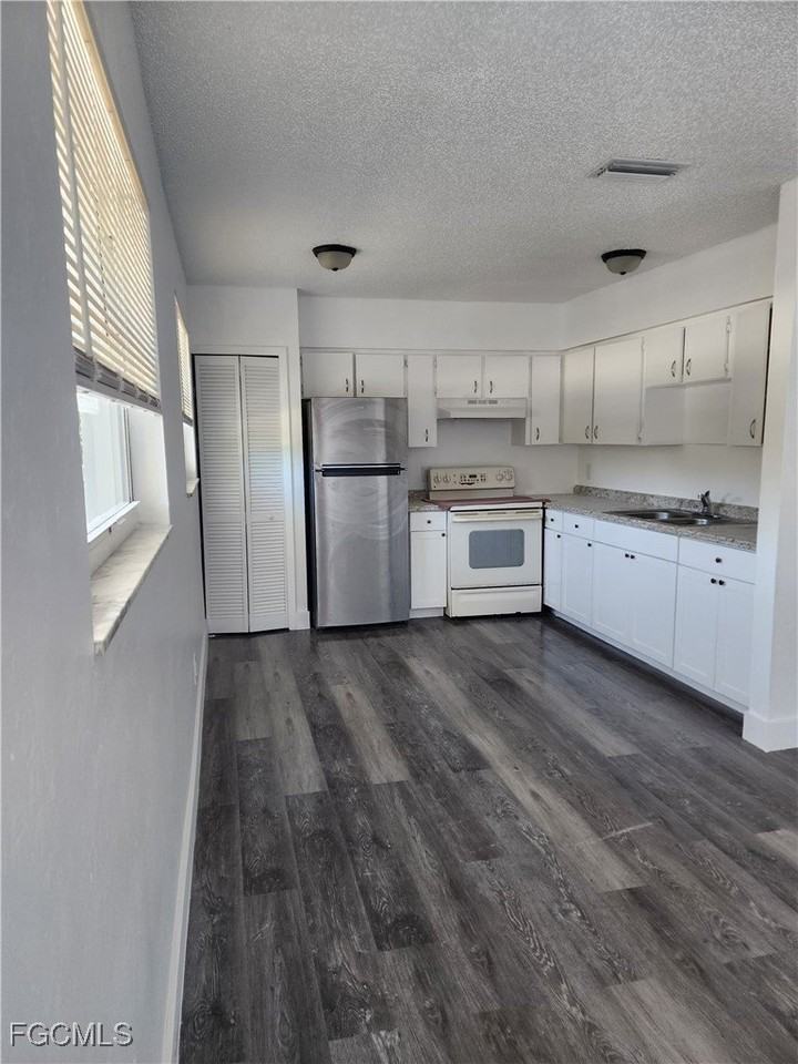 2670 Broadway #6 - Photo 3 of 12