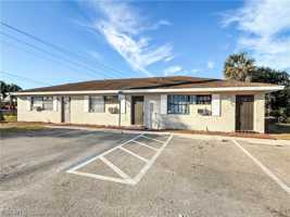 featured image of 3744 Estelle St