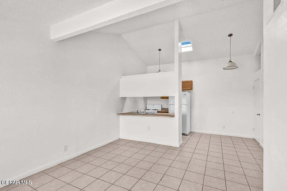 1921 Lake Omega St Apt A - Photo 2 of 12