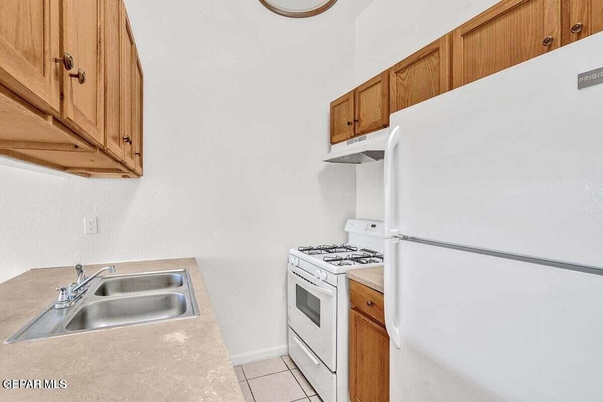 1921 Lake Omega St Apt A - Photo 5 of 12