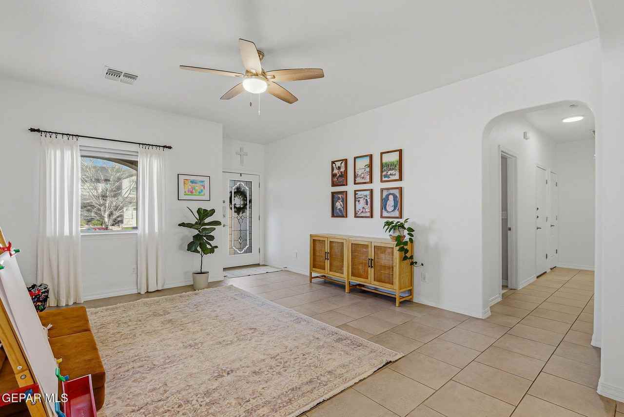 7564 Wolf Creek Dr - Photo 7 of 41