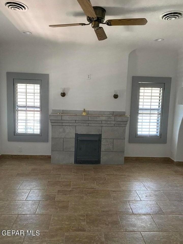 4001 Trowbridge Dr - Photo 3 of 10